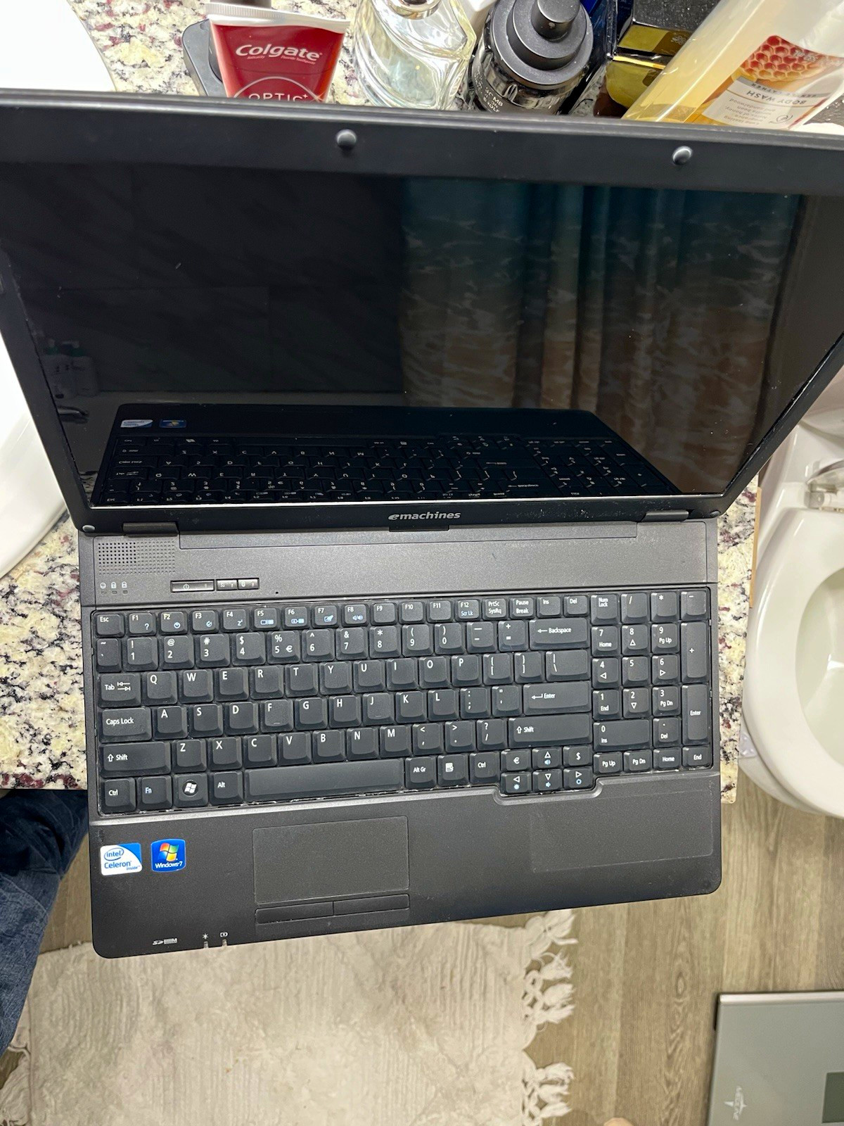 eMachines E528 15.6" Black Laptop Celeron 2.20GHz 3GB 250GB HDD Win7