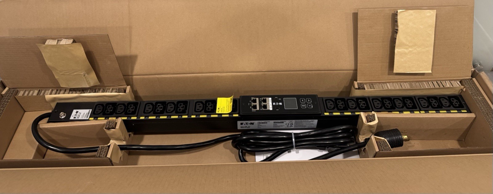 Eaton EVMIL620A Metered Input Rack PDU 100-240V 24 Outlet 16A NEW IN BOX