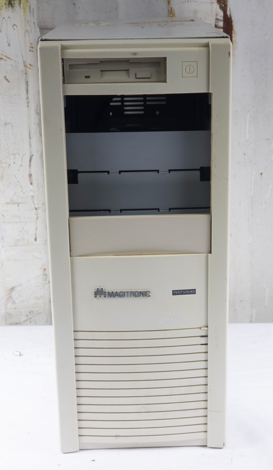 Vintage Magitronic Tower Computer Case tested to power on 0047