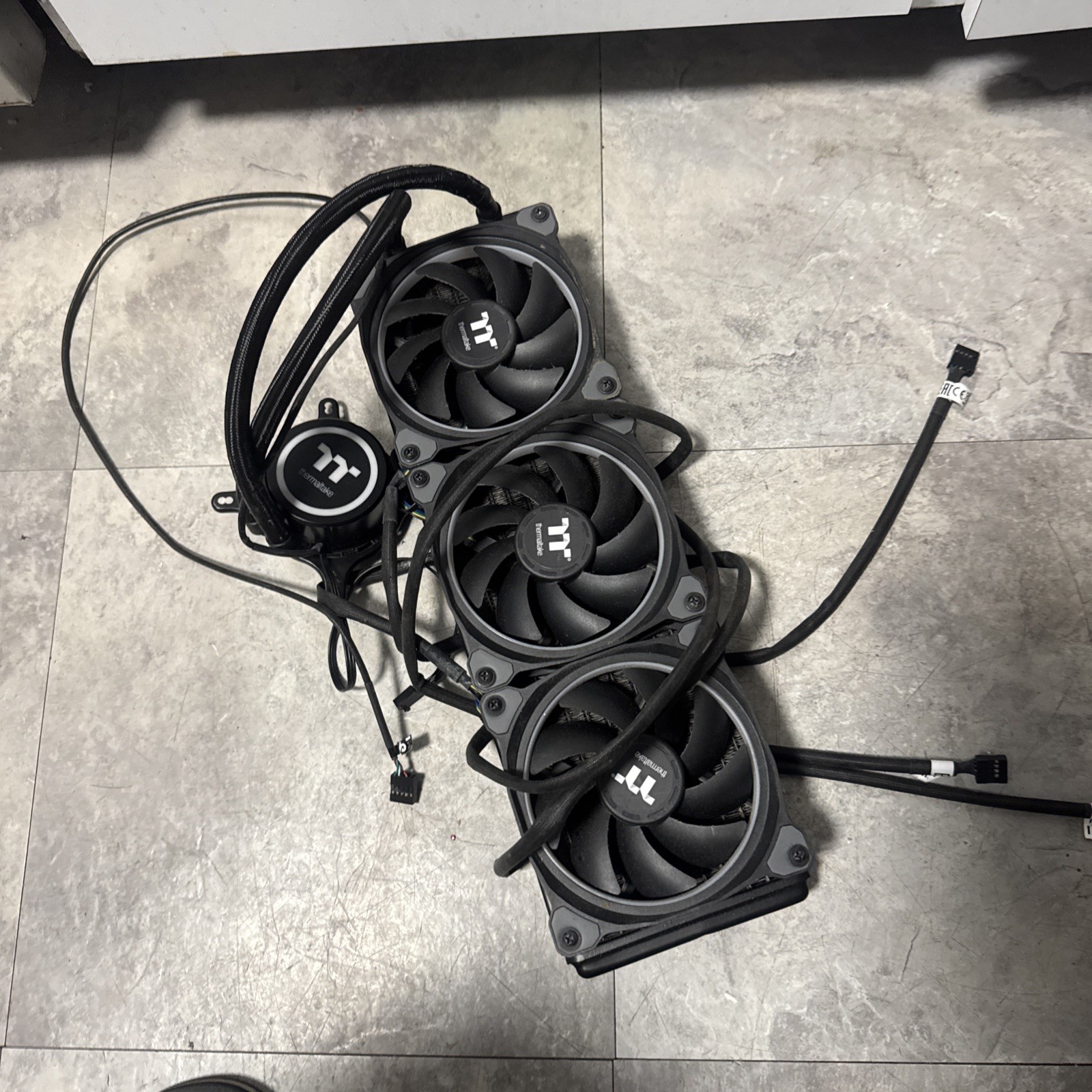 Thermaltake  CL-W158-PL12SW-A CPU Water-Cooling Read