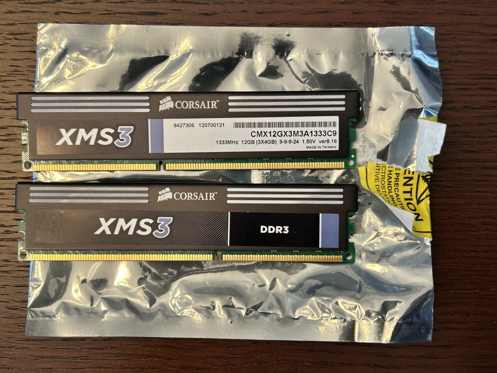 Corsair XMS 3 - 12GB (3 x 4GB) DIMM 1333 MHz DDR3 Memory (CMX12GX3M3A1333C9)