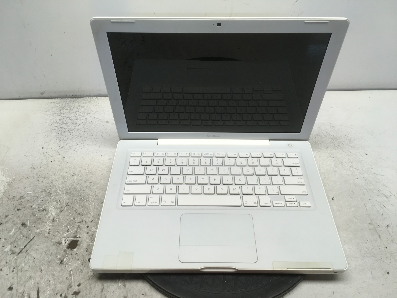 Apple MacBook A1181 Intel Core Duo T2500 2GHz 2 GB NO HDD No Batt