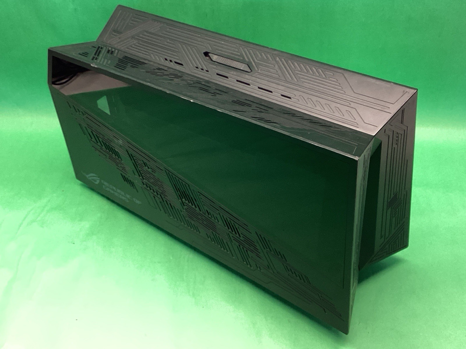 ASUS ROG XG Station 2 Thunderbolt 3 eGPU Enclosure - POWERS ON - UNTESTED