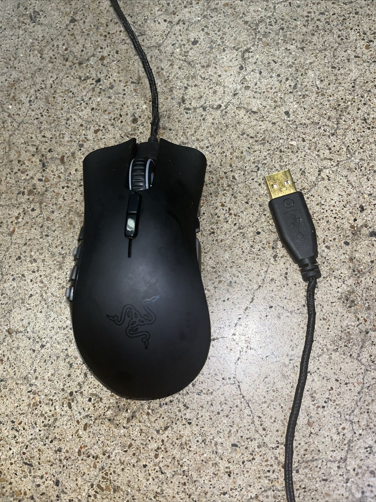 Razer Naga Epic Gaming Mouse RC30-005101 RZ01-00510100 Laser USB MMO No Receiver