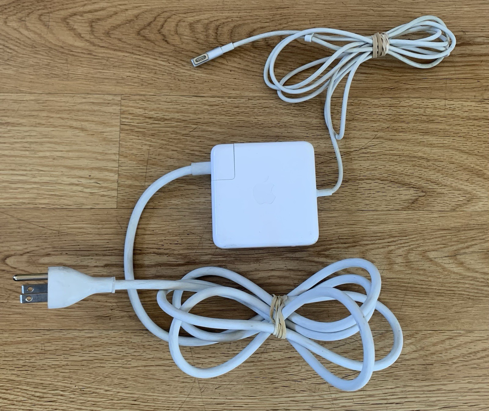 Genuine OEM MacBook Pro 85W L-Tip MagSafe AC Adapter Charger A1343 Tested