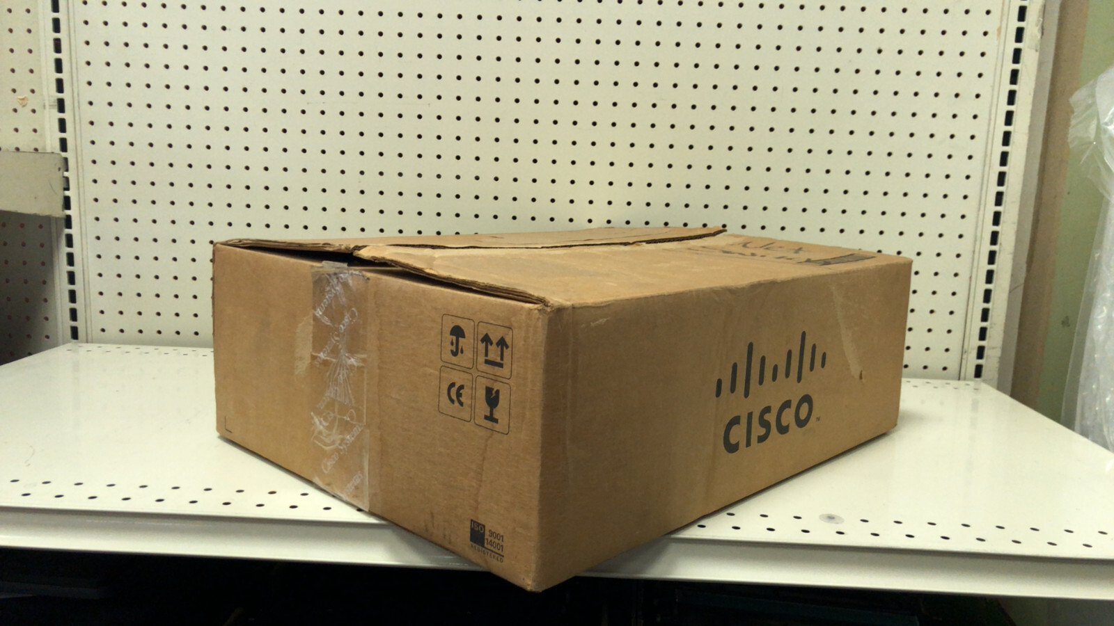 NEW CISCO 2801/K9 2-Port 10/100mbps Integrated Service Router CISCO2801/K9 NOB