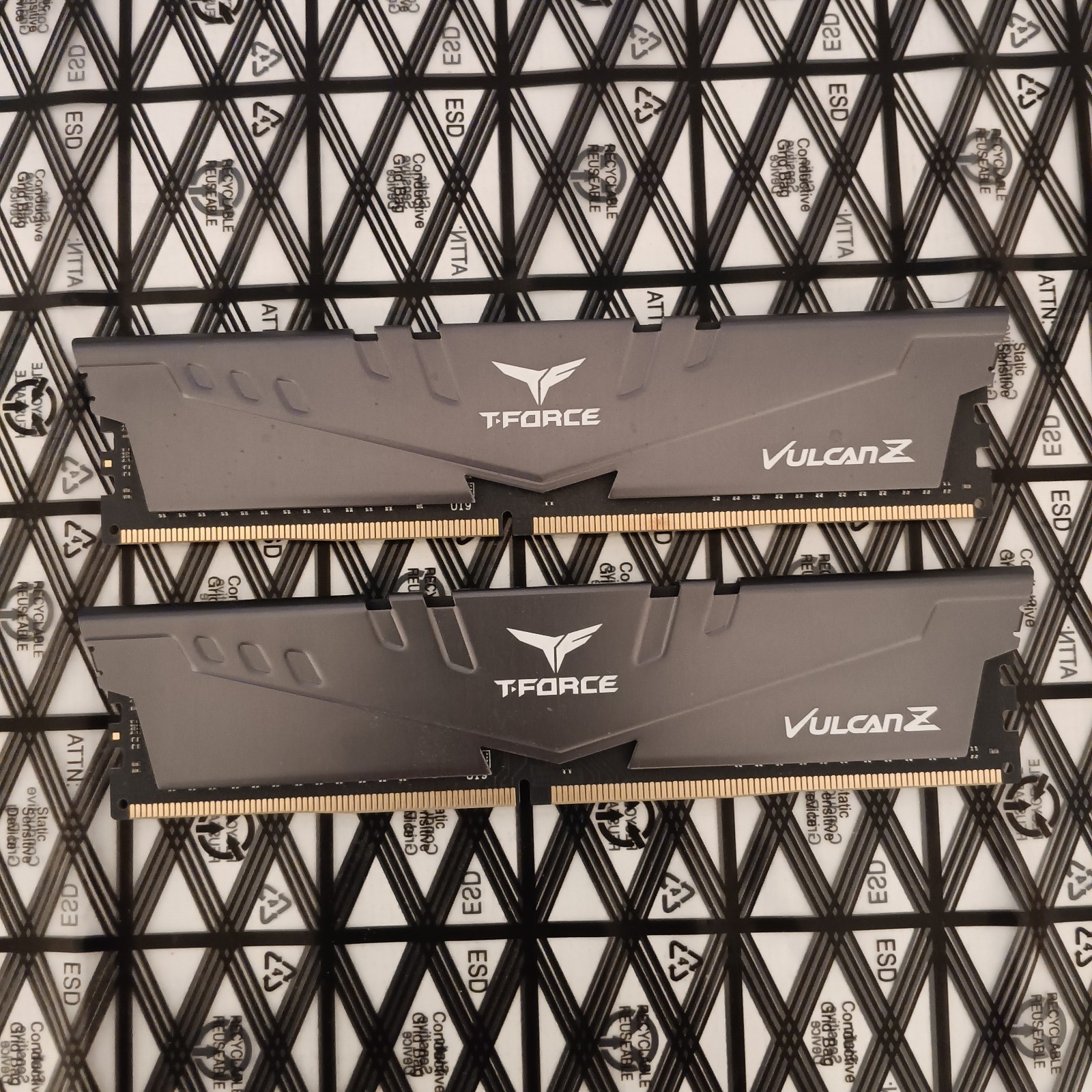 TEAMGROUP T-Force Vulcan Z 16GB Kit (2x8GB) DDR4 3200MHz RAM TLZGD48G3200HC16FBK