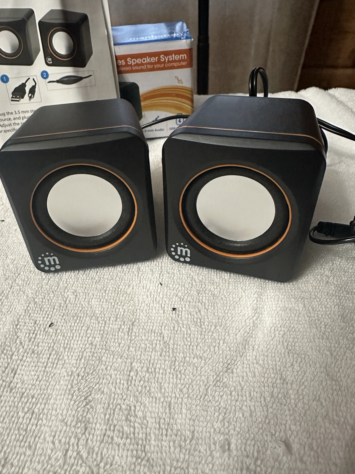 Manhattan 2600 Series 2.0 USB Powered Speaker System Black 3.5mm/USB