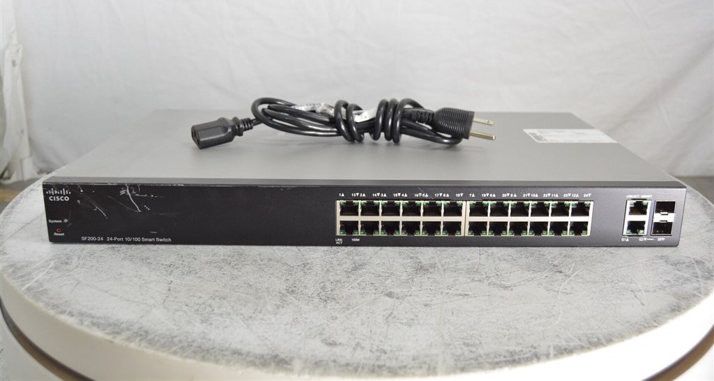 CISCO SF200-24 slm224gt v05 Network Switch 24-port