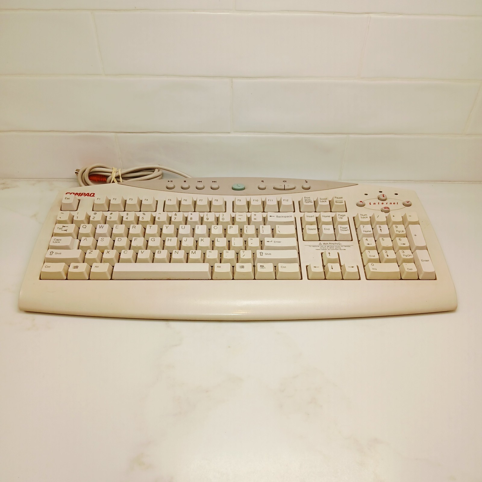 VTG Compaq Presario Wired Multimedia Keyboard SK-2700 Beige PS/2 - Works great
