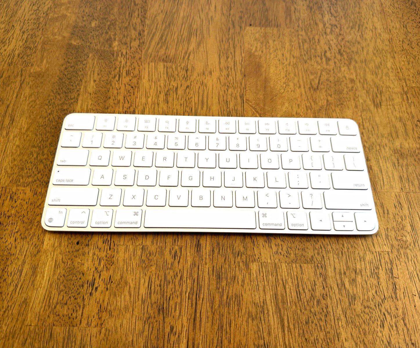 Apple Magic Keyboard A2450 Wireless White/Silver Aluminum English QWERTY