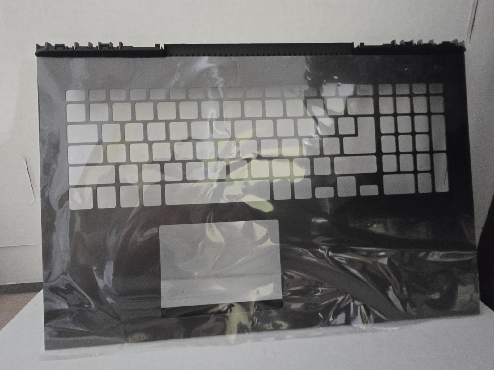 New Genuine Dell Inspiron 15 7577 7587 Palmrest AM21K000400 P/N T7V30