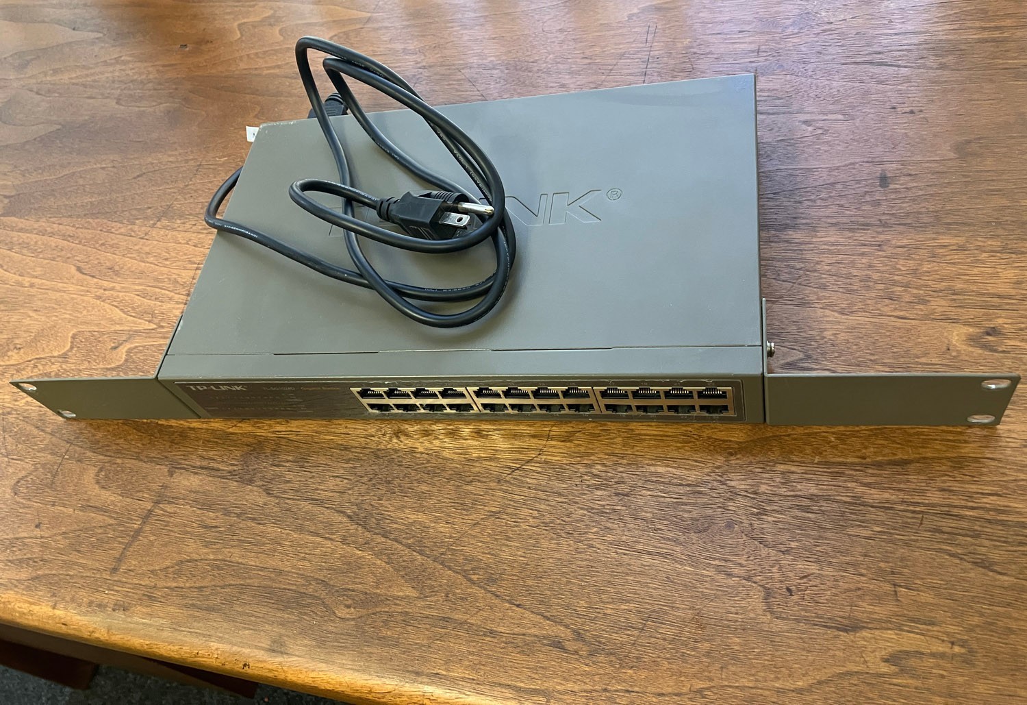 TP-Link TL-SG1024D 24-Port Gigabit Ethernet Switch -Working- w/ Power Cord