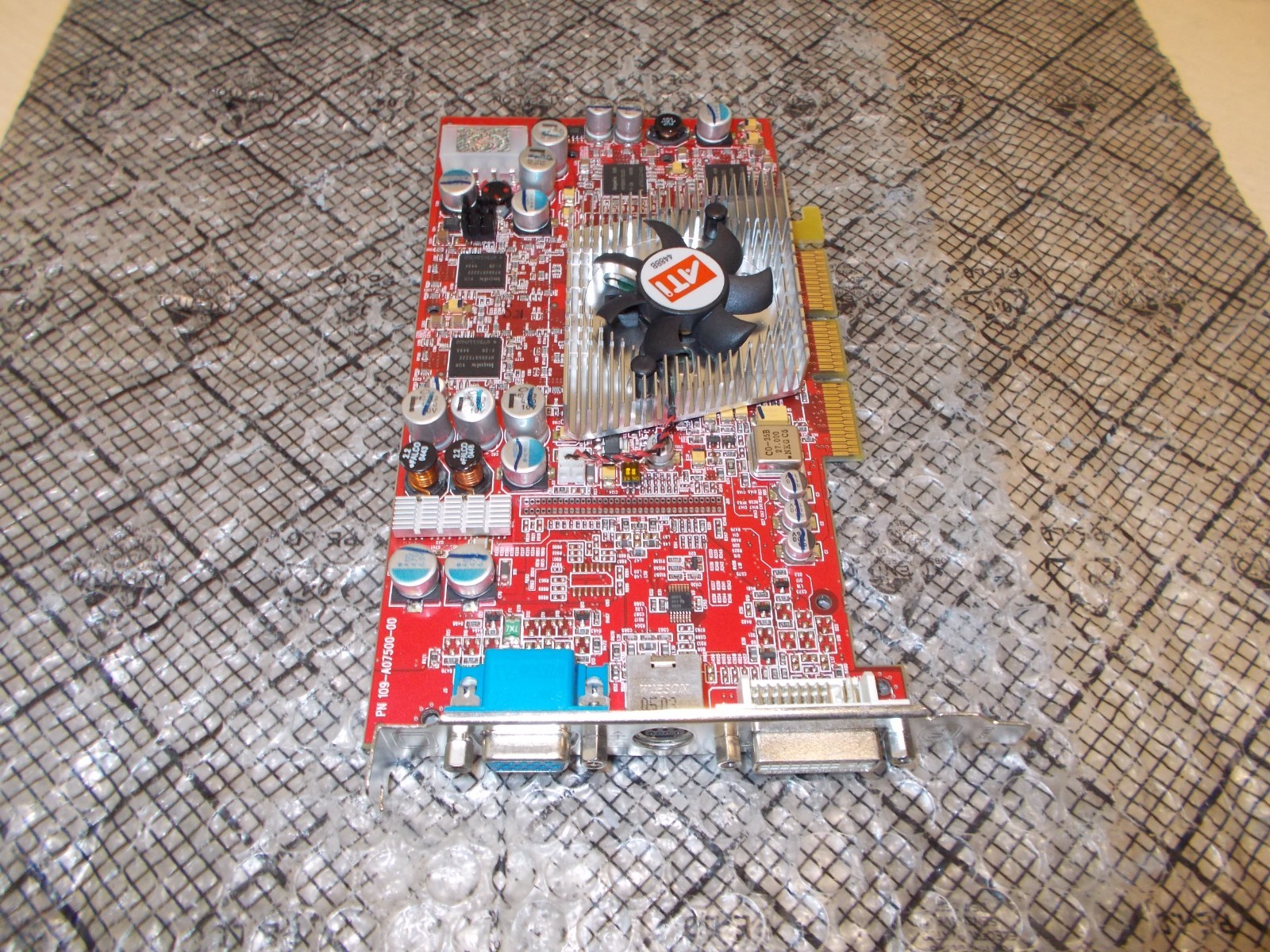 Sapphire ATI Radeon 9800 PRO 256MB AGP Video Card + DVI 1024-7D67-07-SA