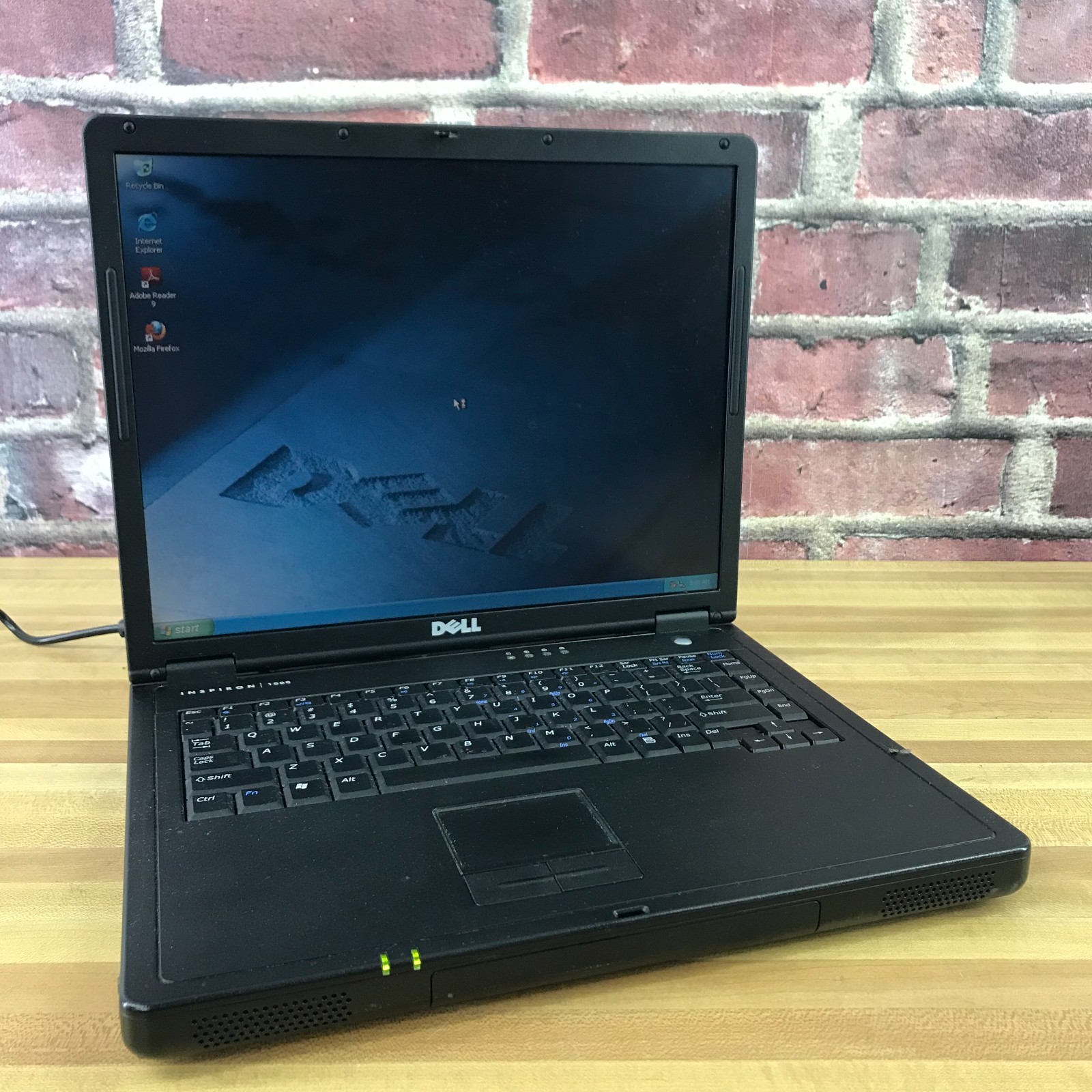 Dell Inspiron 1000 Retro Gaming Laptop Celeron 2.20GHz 224MB RAM (Windows XP)