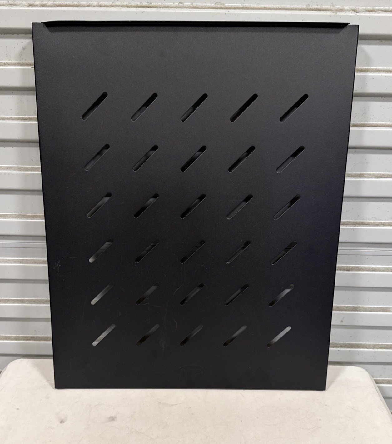 NavePoint 1U Vented 4-Post Shelf 22" (550mm) Deep Part #00301014