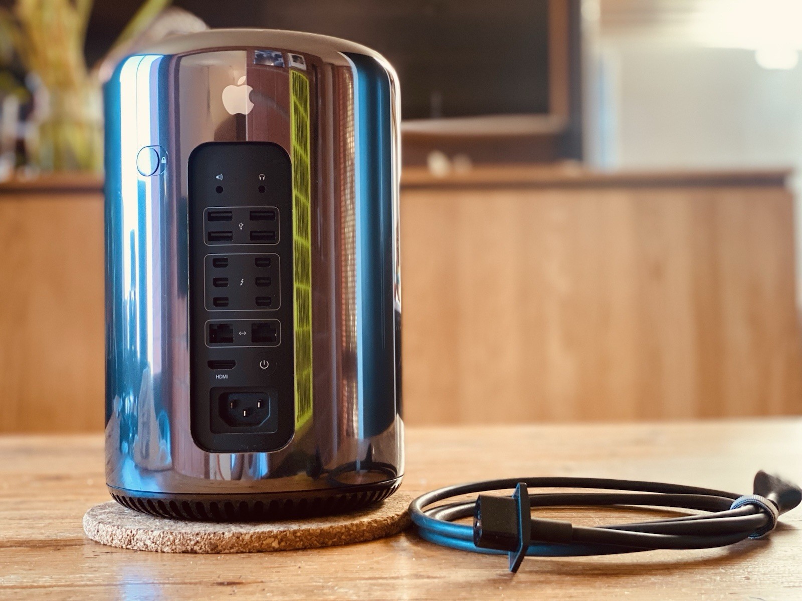 Apple A1481 Mac Pro 2013 2.7 GHZ 12 Core Xeon 64GB RAM Dual FirePro D700 1TB SSD