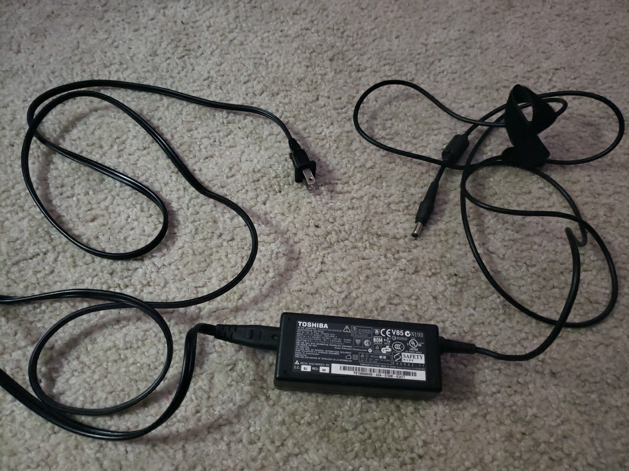 Genuine OEM Battery Charger For Toshiba Laptop N193 V85 R33030 AC Adapter VGC 