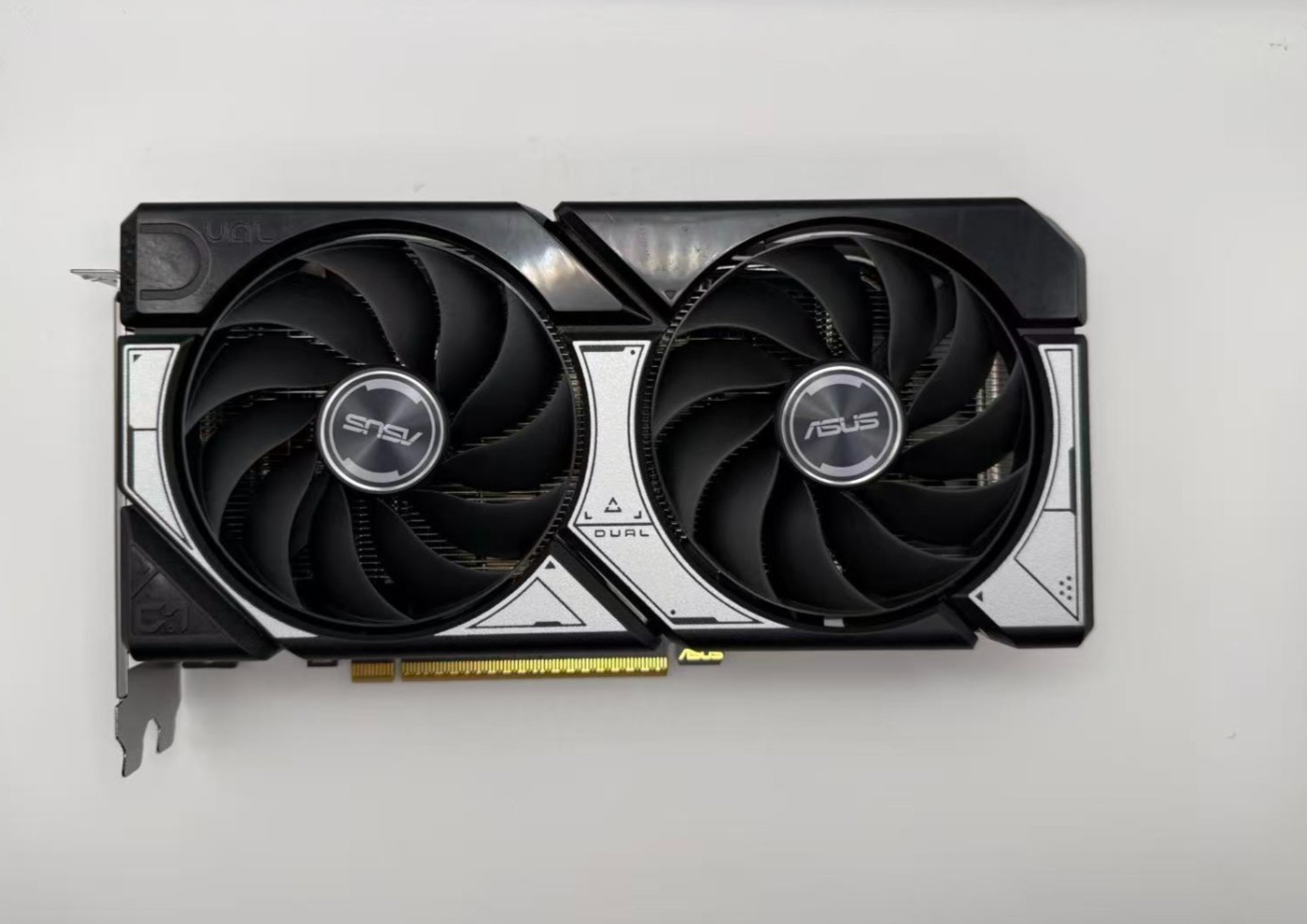 Open Box - ASUS - DUAL NVIDIA GeForce RTX 5060 OC 8GB GDDR7 PCI Express 5.0