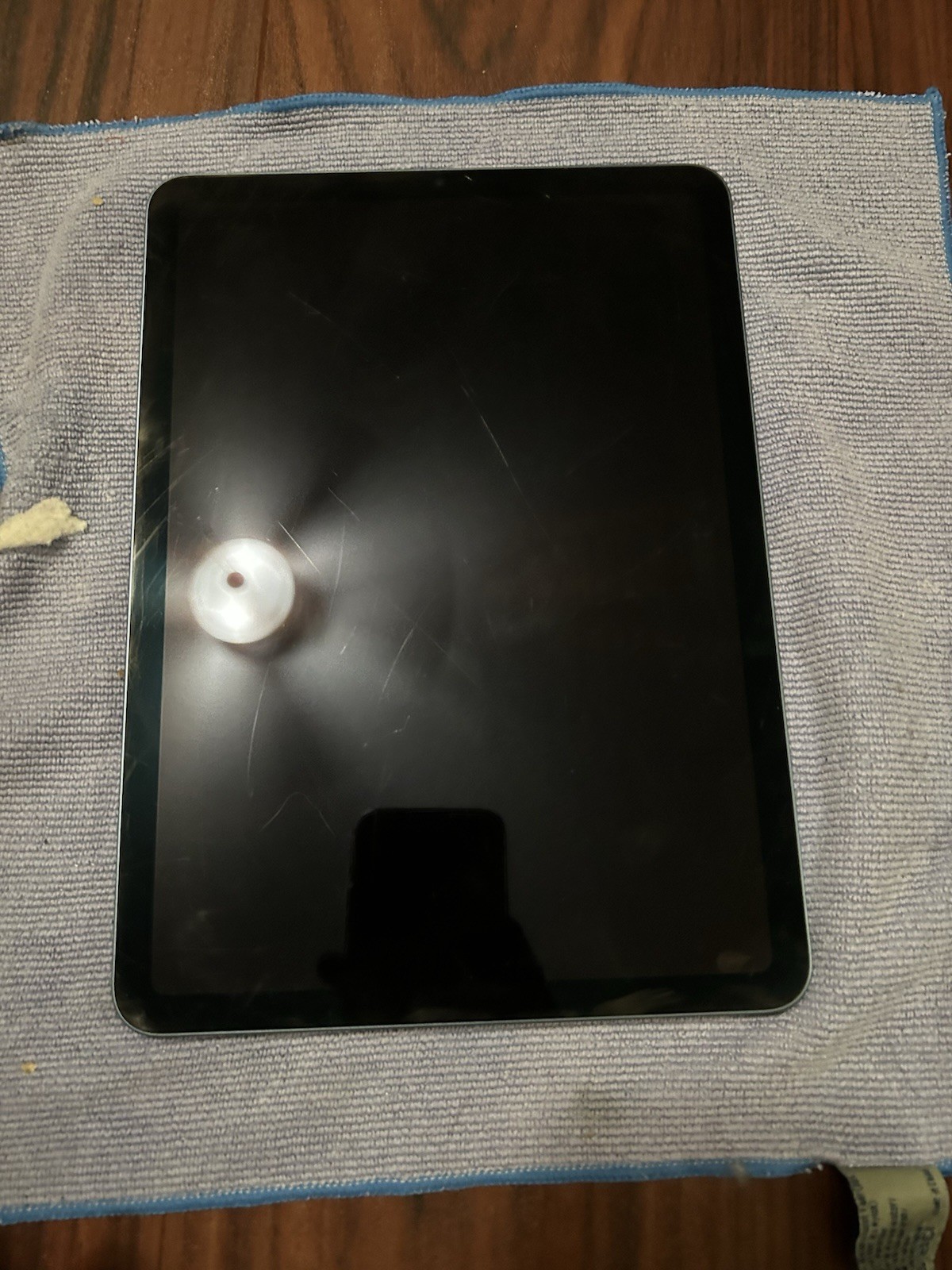 Apple iPad Air 5th Generation 64GB, Wi-Fi, 10.9-inch great condition msg b4 buy