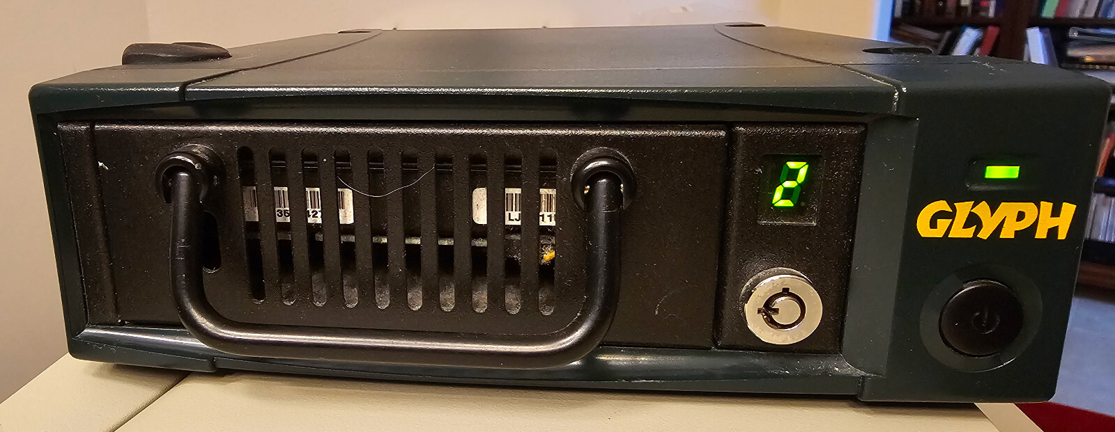 Working Glyph Portable SCSI Drive GLY012935 with Lock-Key, Cable and Terminator