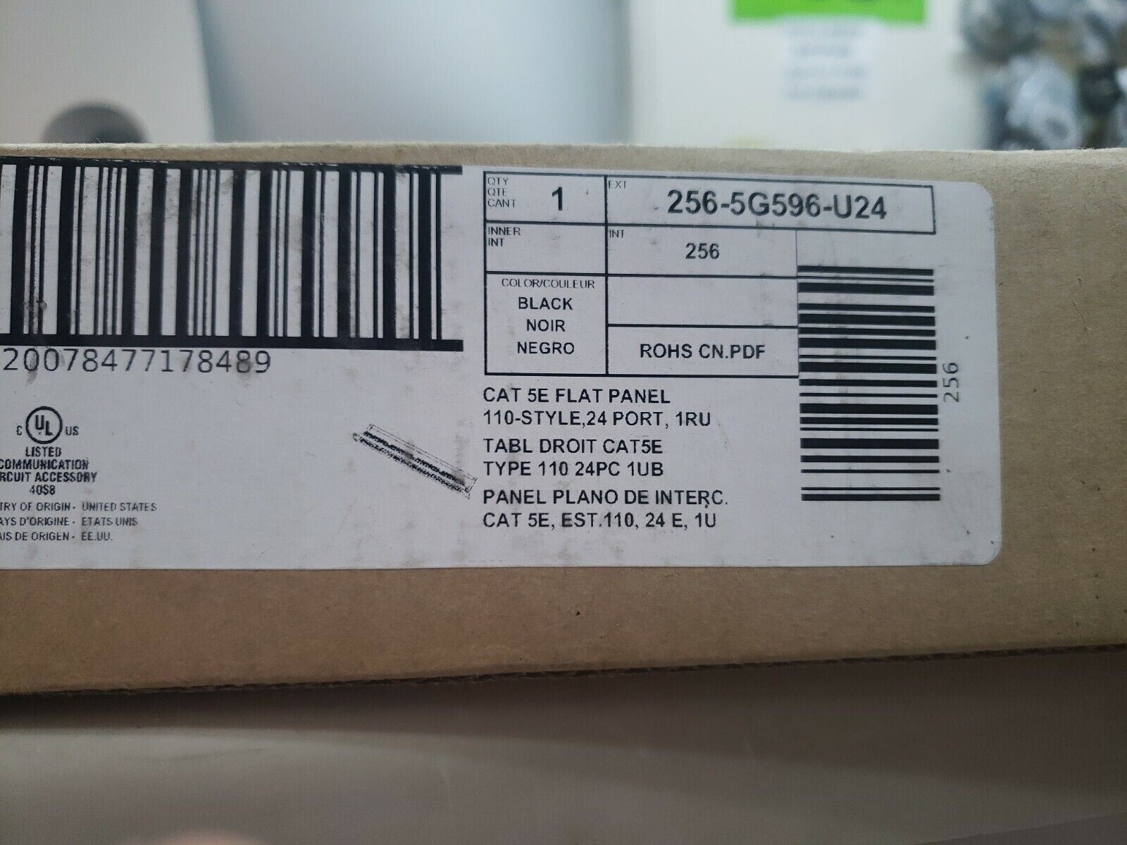 Leviton 5G596-U24 Universal GigaMax Cat 5e 24-Port Patch panel with Cable Man...