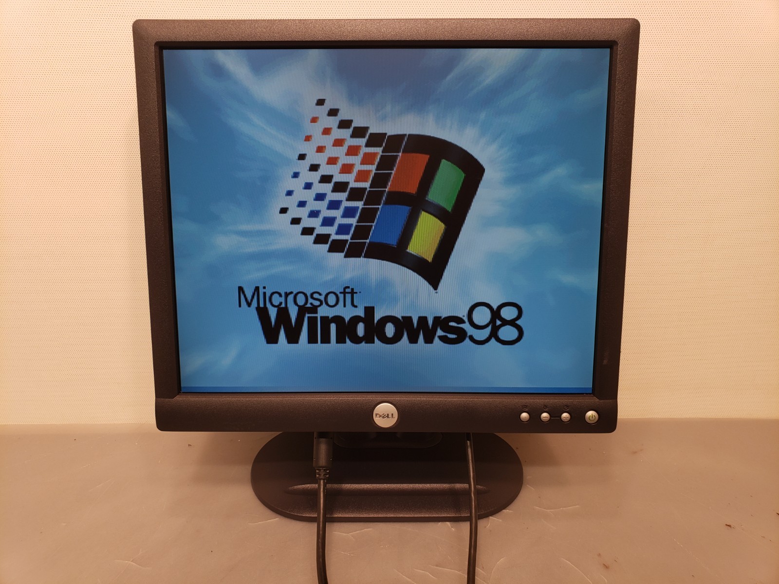Retro Vintage Dell E173FPf 17” LCD Square 4:3 Monitor Display 1280x1024 0D5428