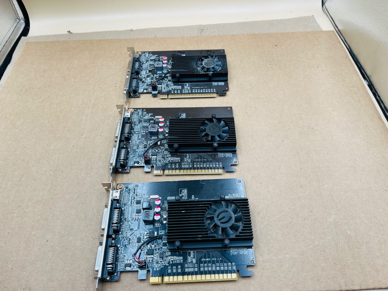 LOT OF 3 EVGA GeForce GT 610 01G-P3-2616-KR 1GB GDDR3 PCIe Graphics Video Card