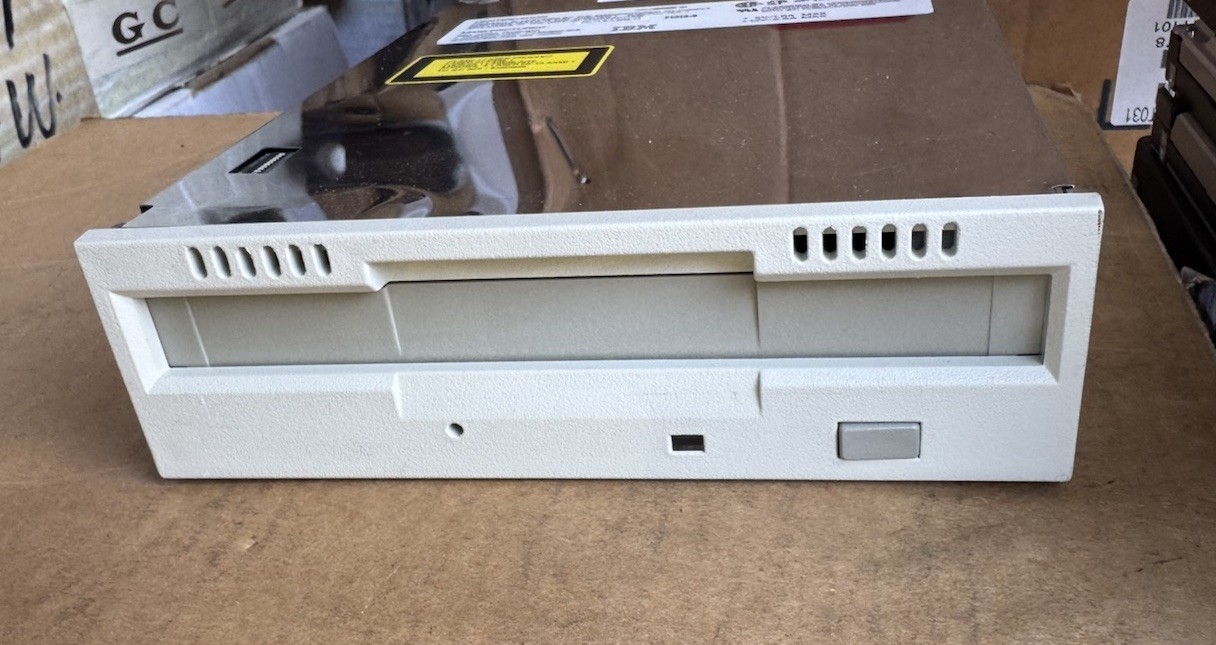 IBM 0632-CHA P/N: 50G0600 Internal MO Drive 1.3 GB