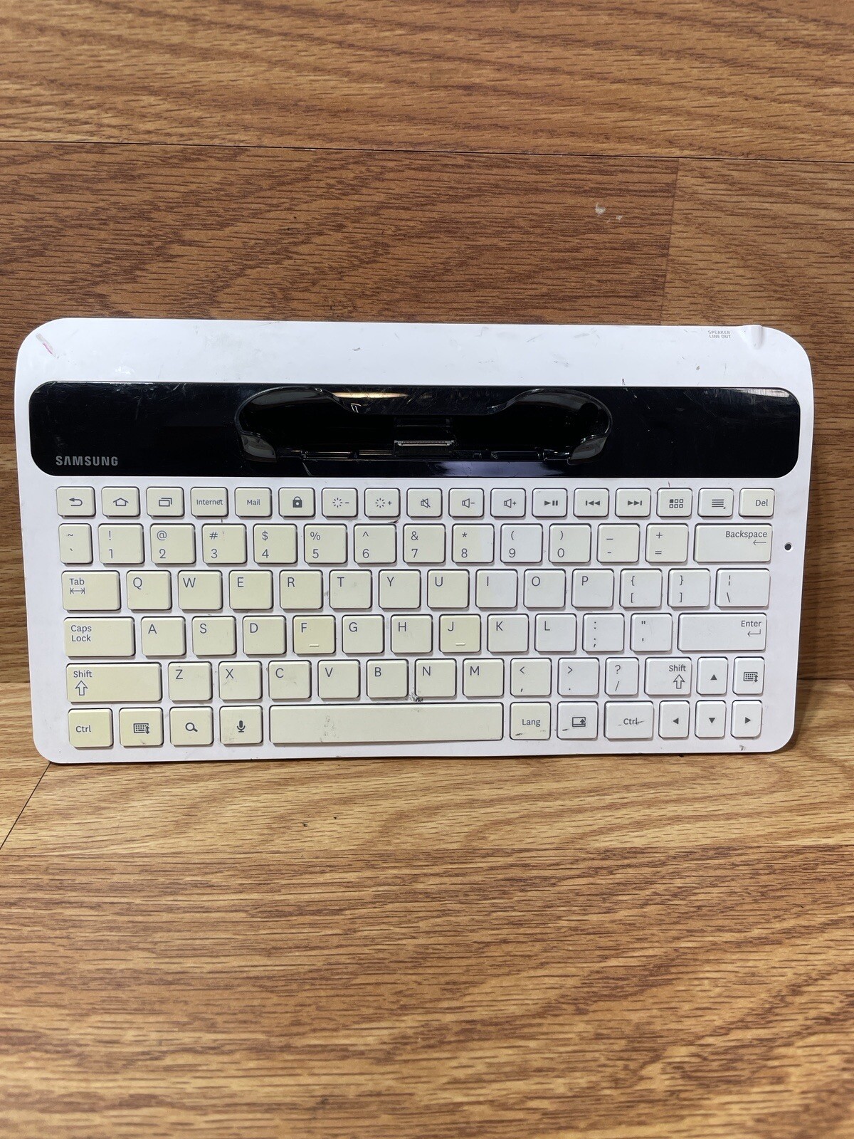 Samsung ECR-K10AWE White Full Size Keyboard Dock For Samsung Galaxy Tab 7"