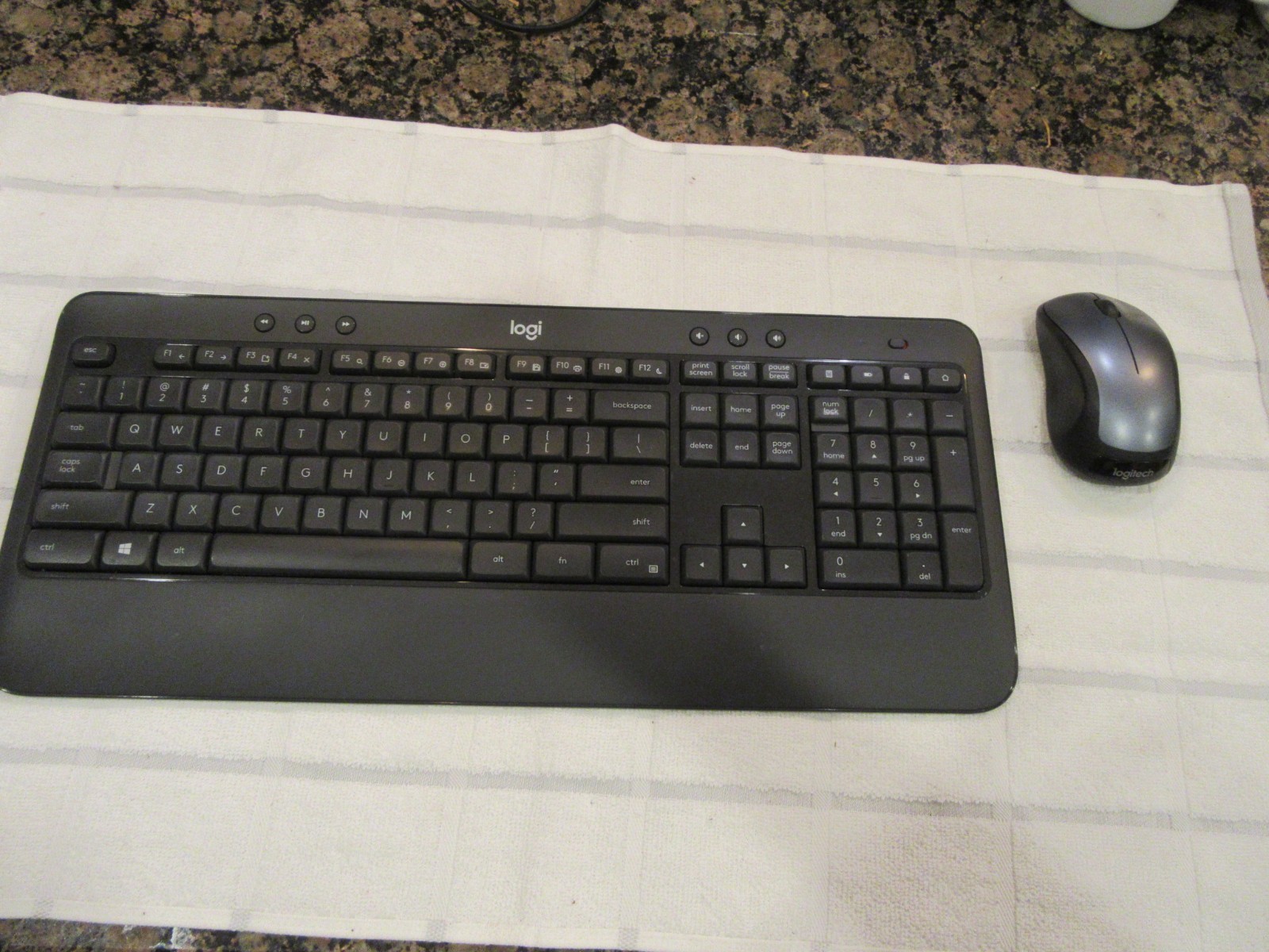Logi K540 Keyboard and Logitech M310 Mouse  Super Clean