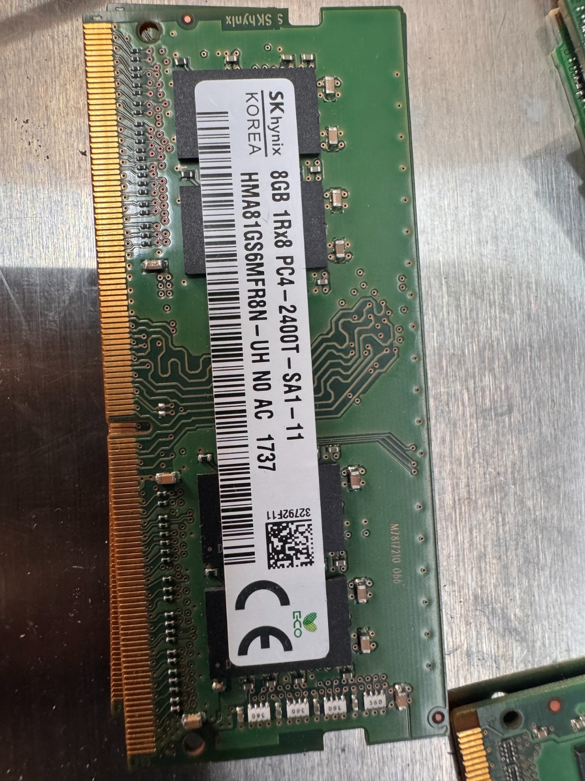SK hynix 8GB PC4-19200T-S DDR4-2400 Memory - HMA81GS6AFR8N-UH