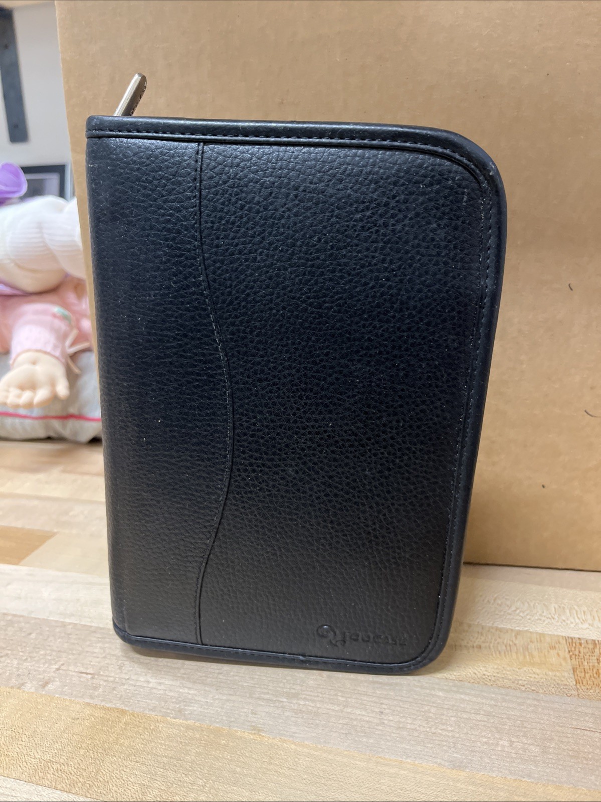 Roocase Executive Portfolio Leather Case for iPad and iPad 2  (Black) Box 283