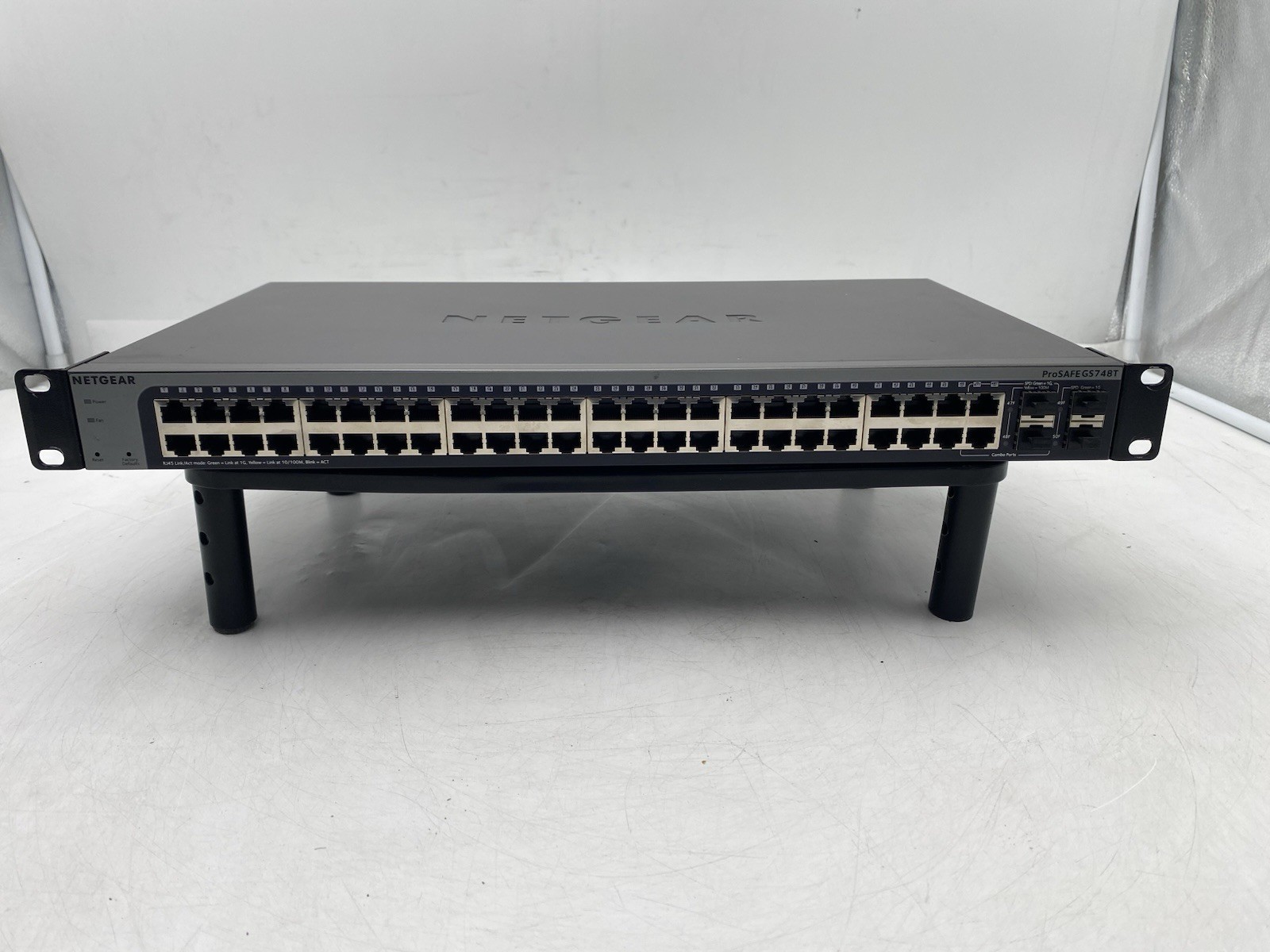 NetGear ProSafe GS748T v5 GS748T-500NAS 48x 10/100/1000 4x SFP Ethernet Switch