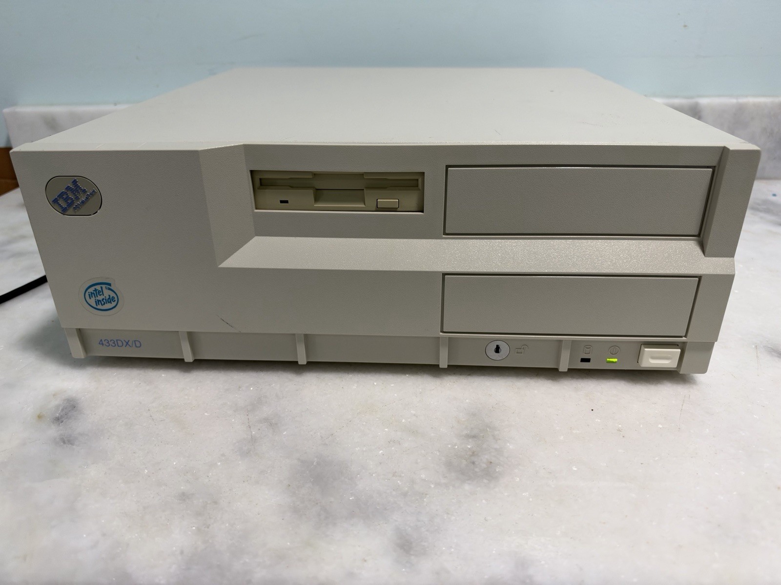 Vintage IBM PS/2 Model 33 433DX/D 6384 M30 Desktop PC Powers On Untested