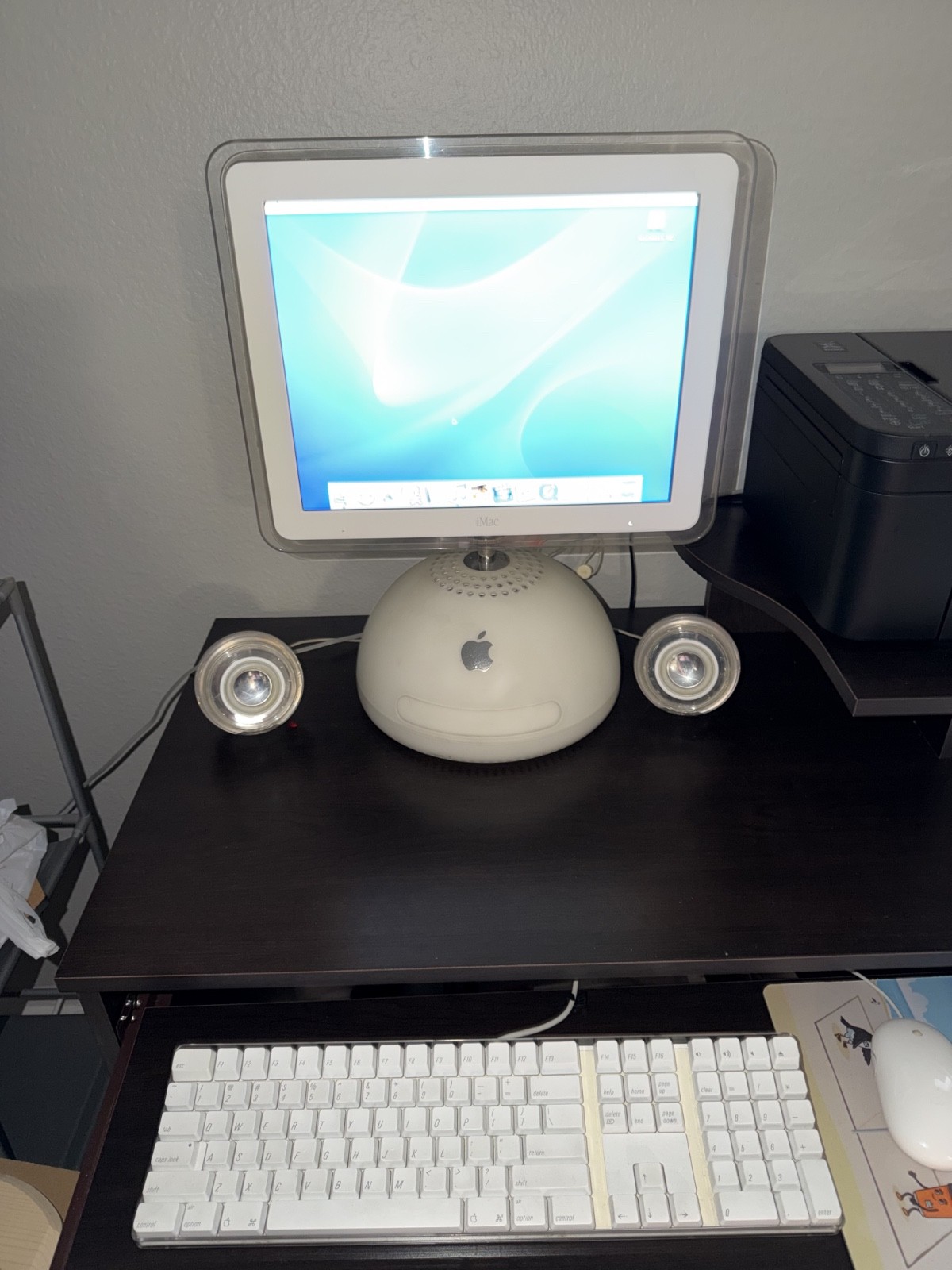 Apple iMac 2004 G4 Processor 700 mhz 1GB SDRAM