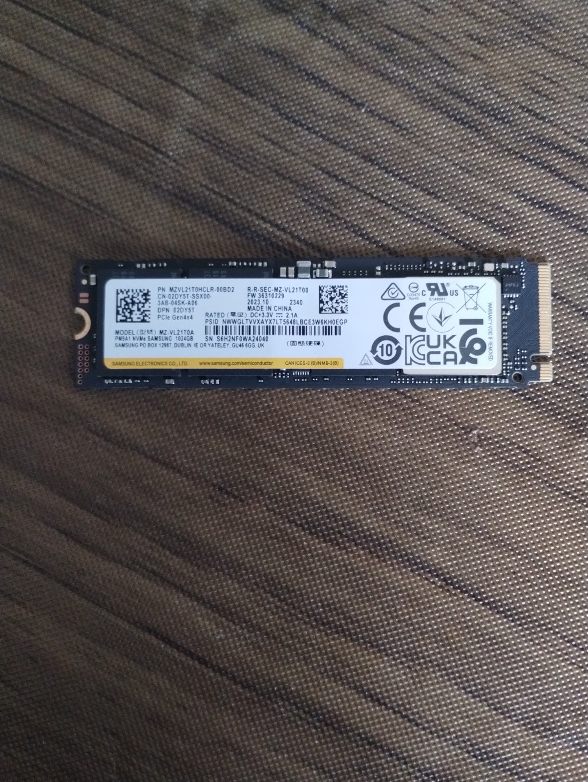 Samsung MZ-VL21T00 1TB M.2 2280 PCIe NVMe Internal SSD (MZVL21T0HCLR-00B00)