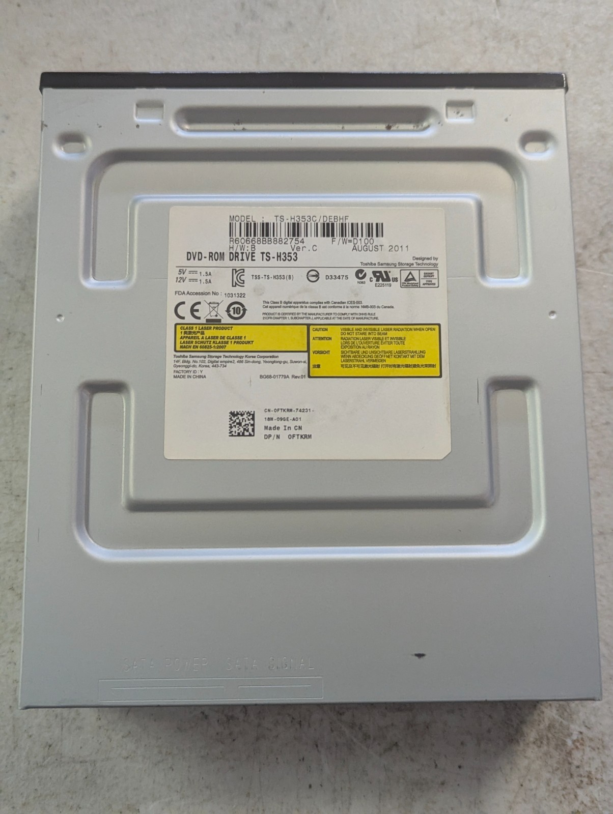 Toshiba Samsung TS-H353C/DEBHF 0FTKRM SATA DVD-ROM Drive Black 5.25"