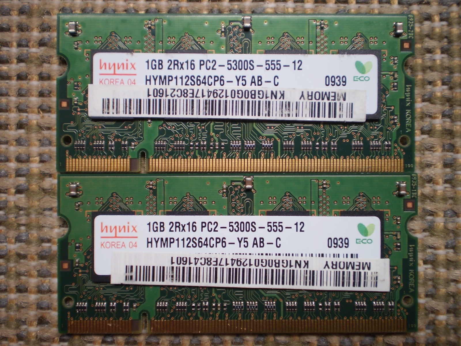 HYNIX 2GB (2 x 1GB) 2Rx16 PC2-5300S-555-12 Laptop RAM HYMP112S64CP6-Y5 AB-C