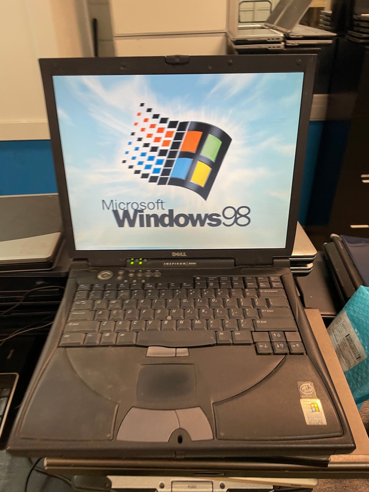 Dell Inspiron 8000 Win 98SE /USB Support Serial Parallel CD+FDD 1600 x 1200 Rez