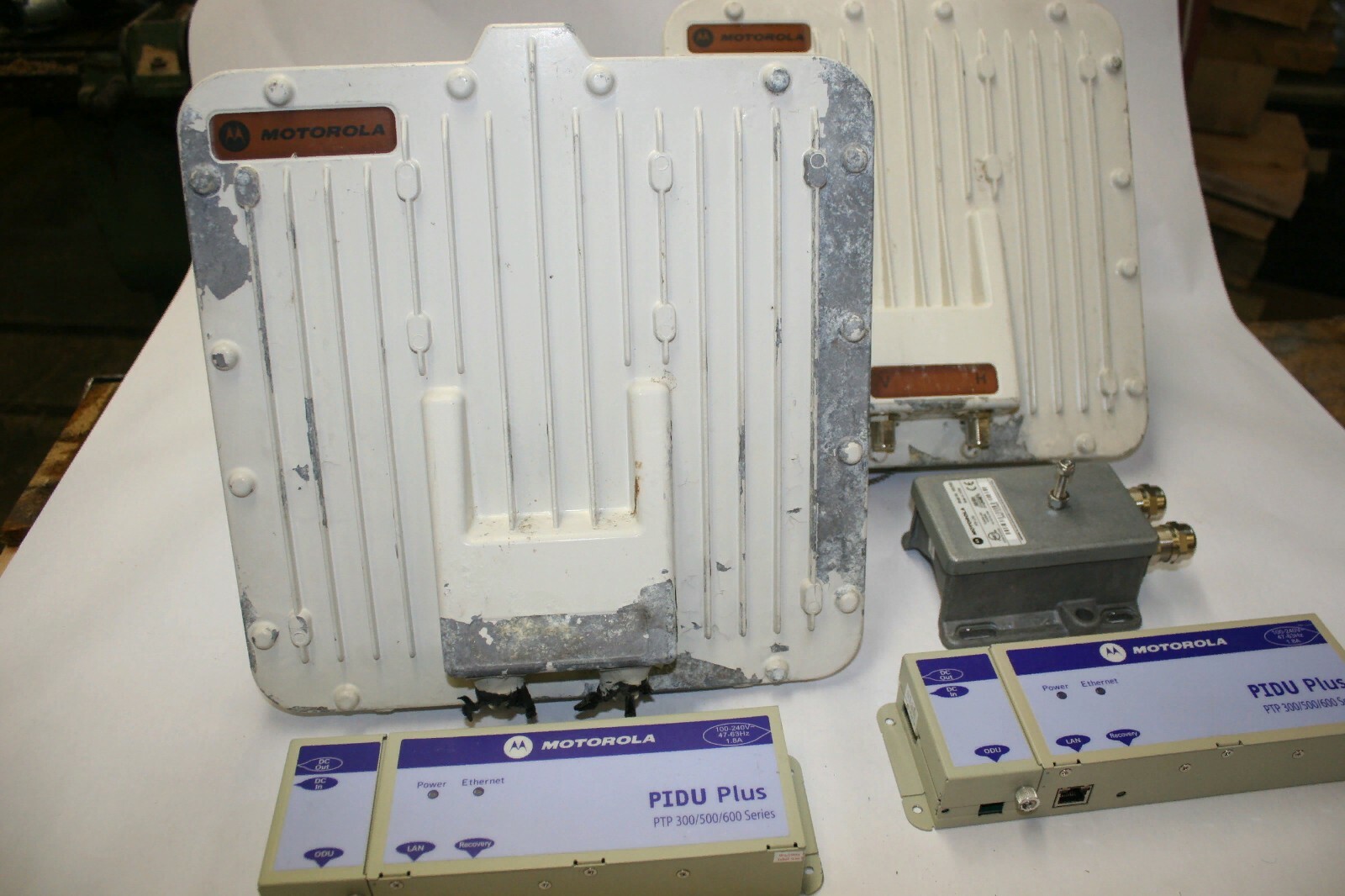 2x Motorola PIDU PLUS, 2x receiver 1x PTP-LPU , Mounts