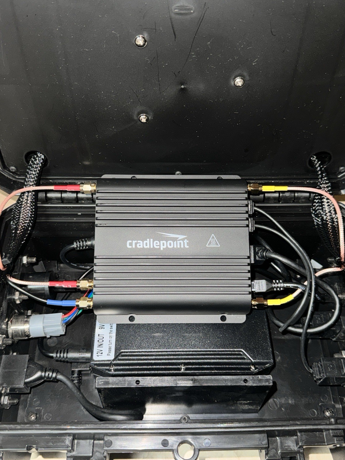 Cradlepoint IBR900-1200M-B LTE Router +CSG Mobile Command CenterCase + PSU
