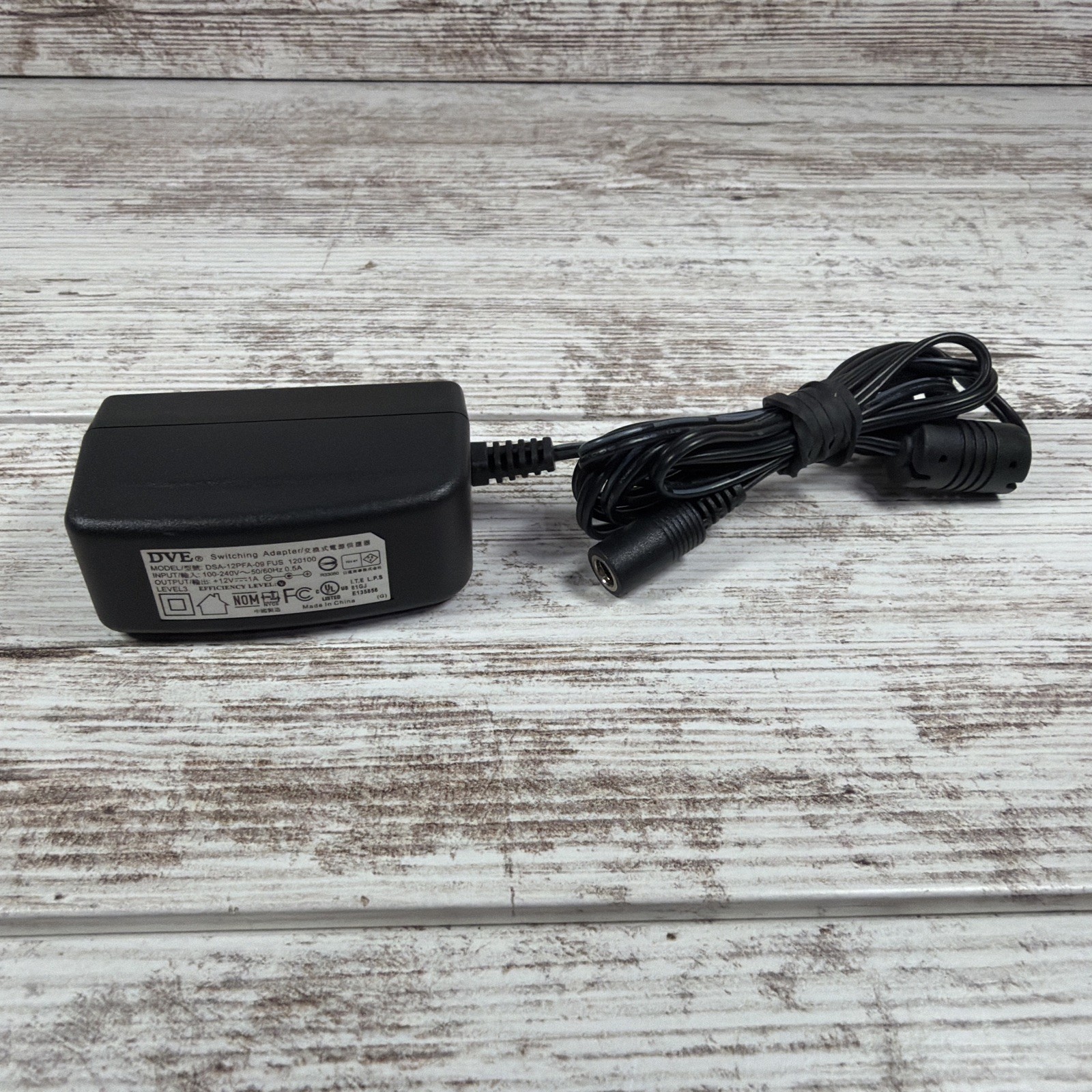 DVE Switching Adapter DSA-12PFA-09 FUS 120100 - 12V 1A
