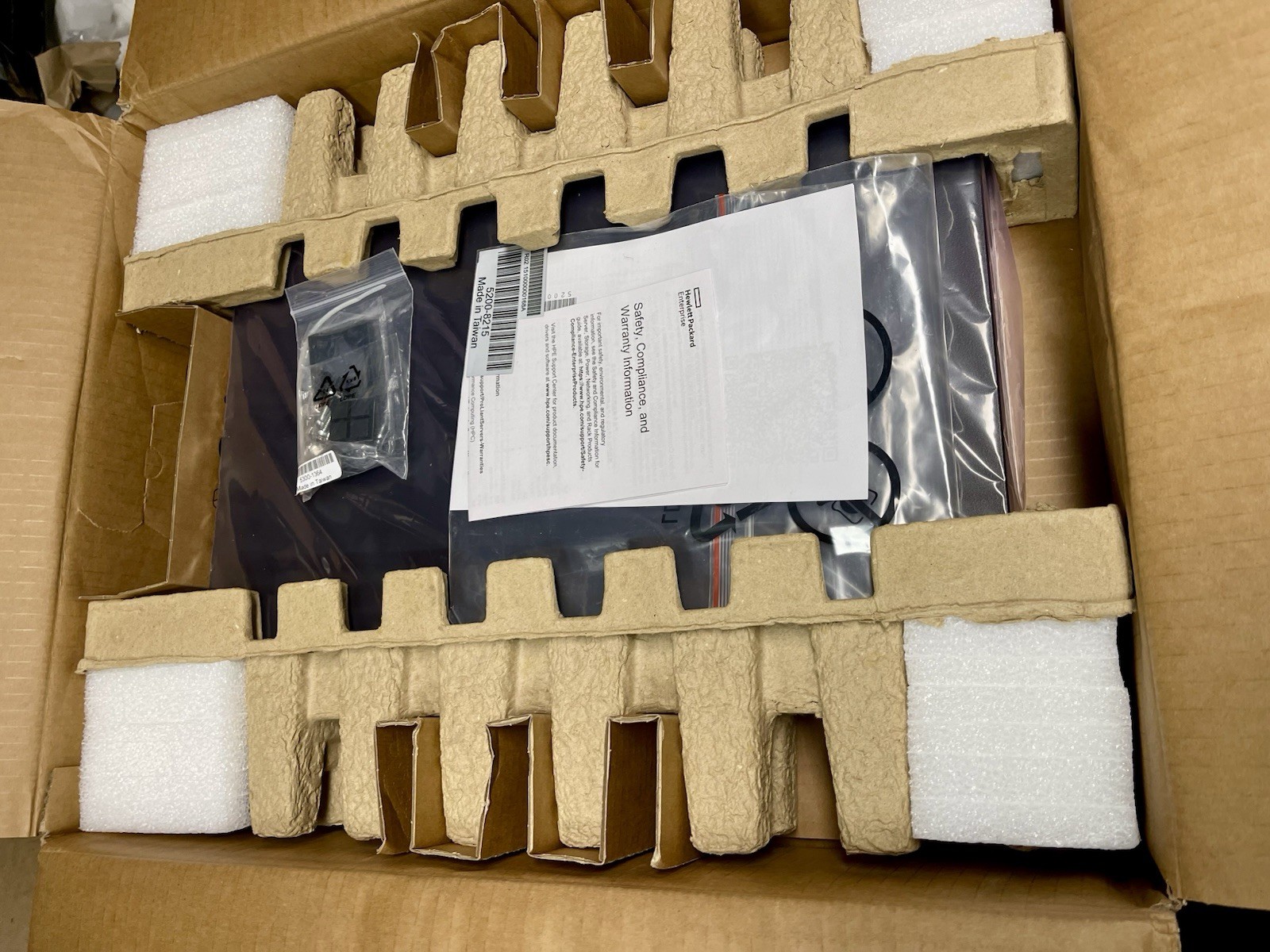 R8N85A HPE Aruba 6000 48G Class4 PoE 4SFP 370W Switch New Spare
