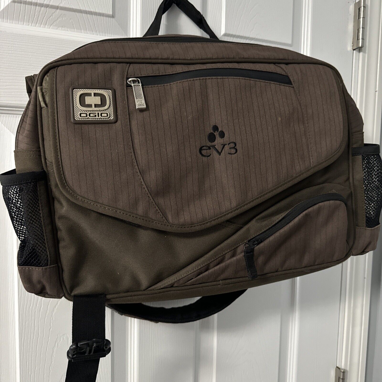 Ogio EV3 Brown Laptop Bag Backpack With Adjustable Straps Many Pockets. GR60