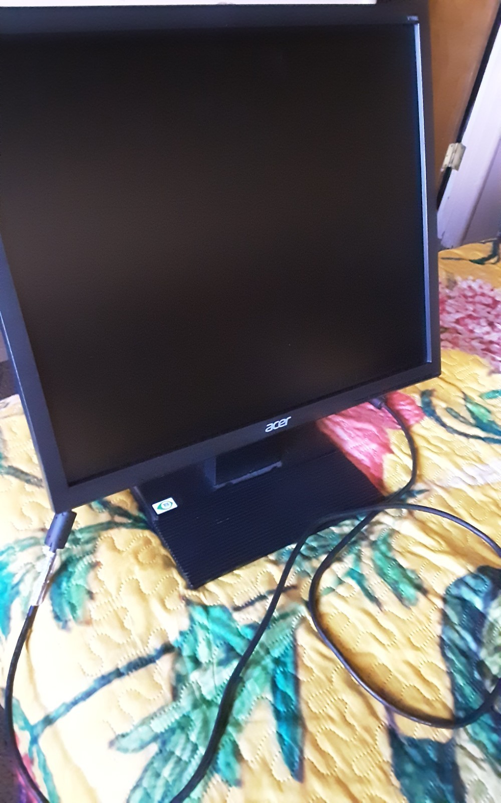Acer 2024 LCD Hardly Used Bk Screen Monitor  w/Cord 16 by 13 02