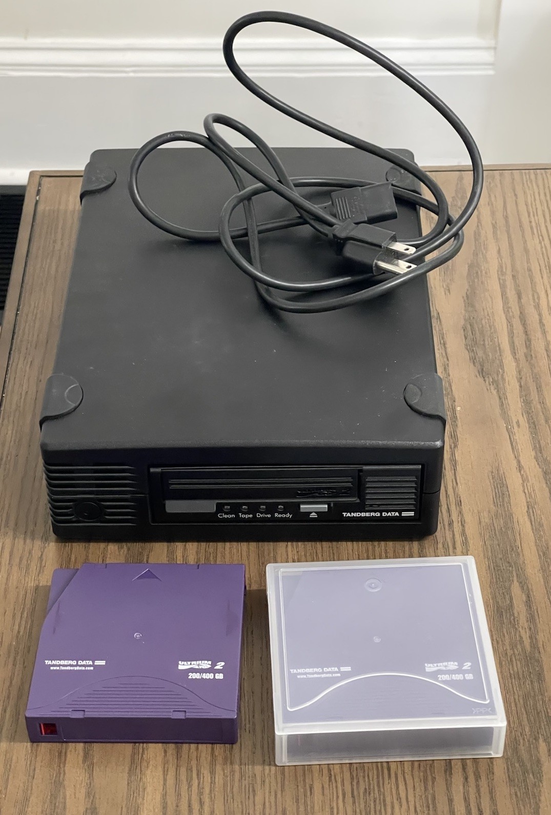 TANDBERG DATA ULTRIUM 2 BRSLA-0404-AC With Cord - Powers On Ejects Tape