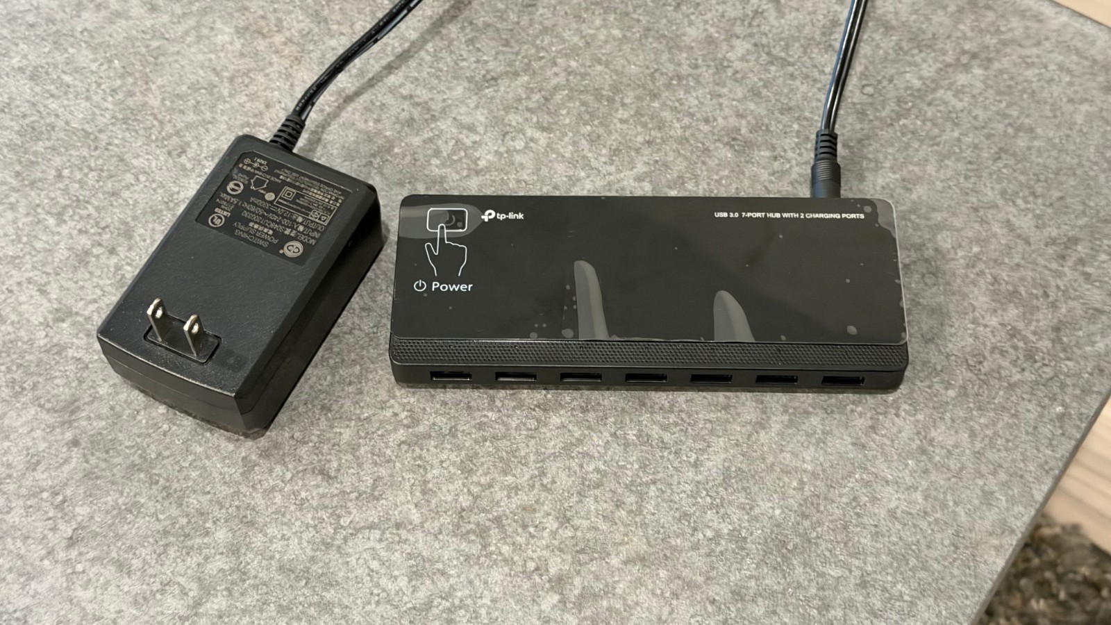 Used TP-Link UH720 USB 3.0 7-Port Hub w/ 2 Charging Ports + Adapter