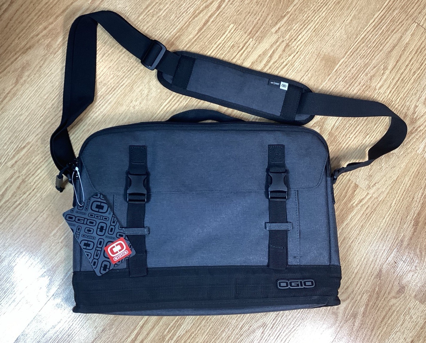 New OGIO Apex Slim Case Messenger Laptop Bag  Gray&Black