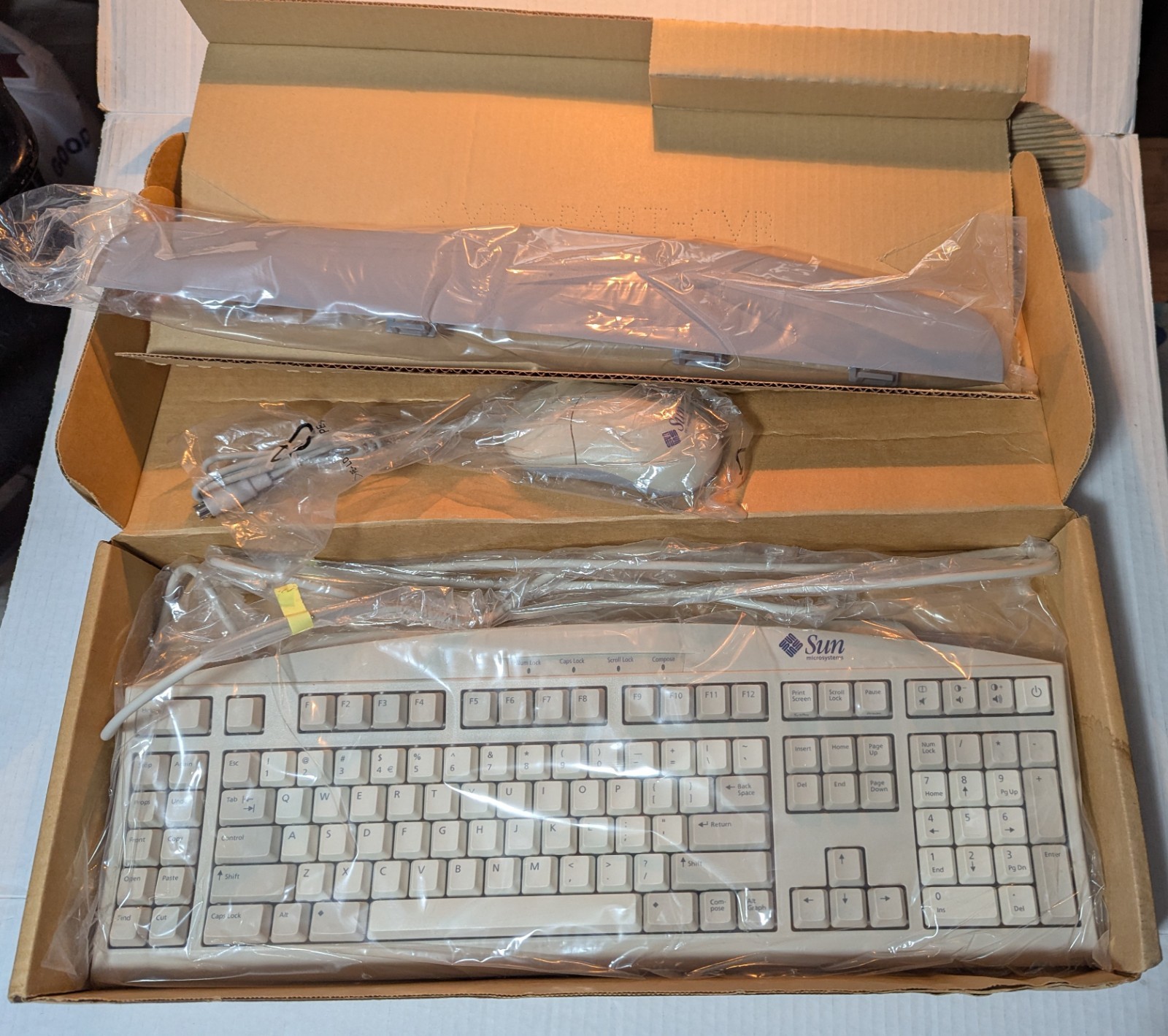 Sun Microsystems 320-1272-01 Type 6 Keyboard & 370-3631-02 Mouse NOS